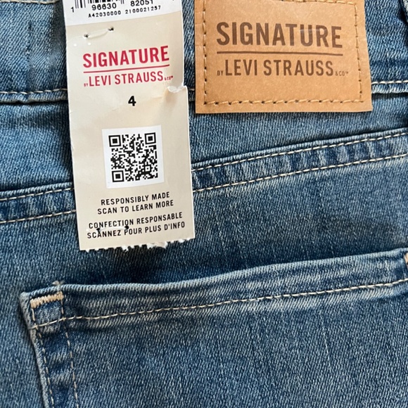 Levi’s mid rise wide leg capri - Picture 3 of 5